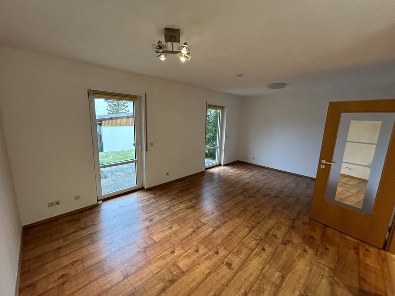 1.Zi.Whg.  mit Terrasse, EBK,  Stellplatz in Cottbus-Döbbrick sucht Nachmieter ab 1.9 verfügbar Ja 